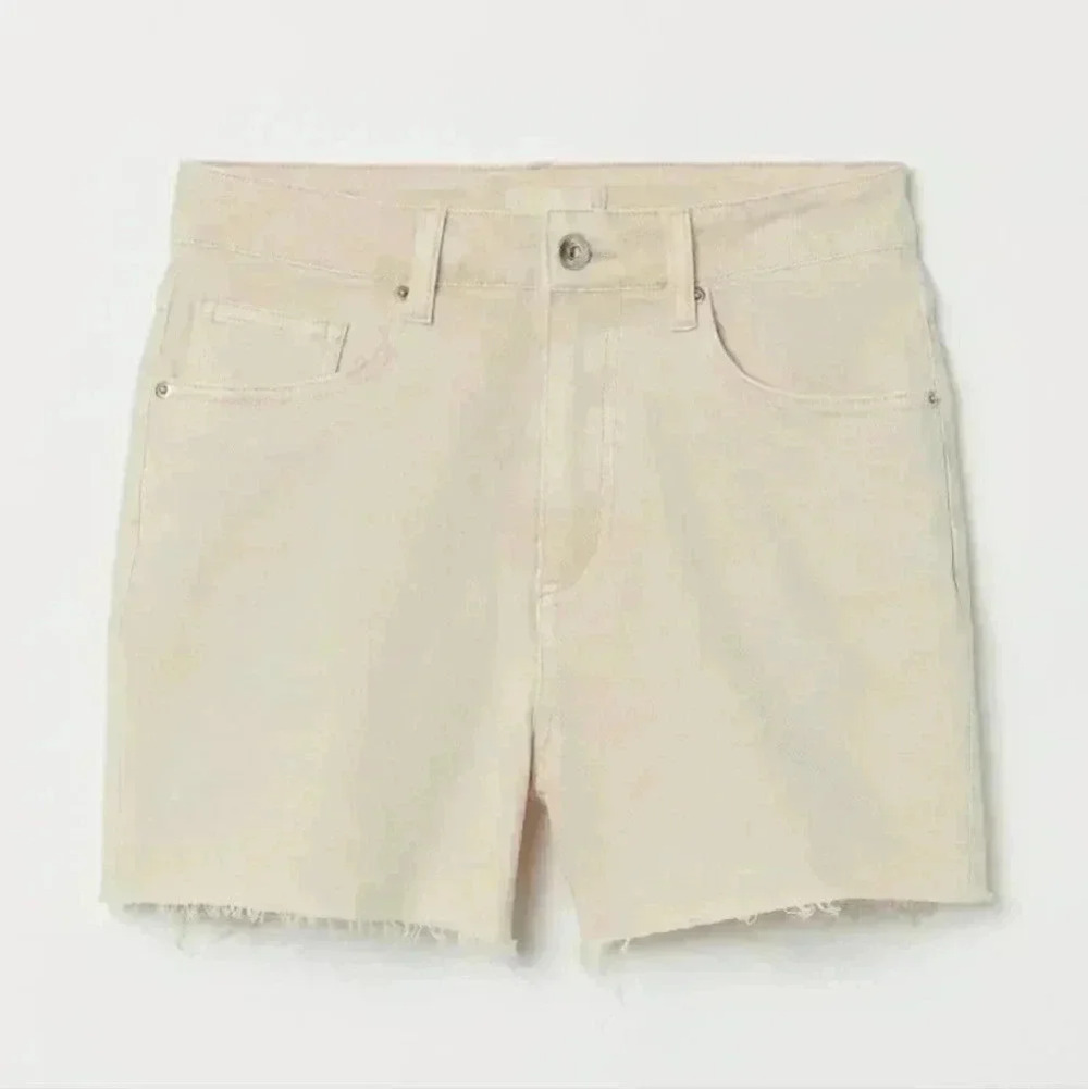 NWT H&M Plus size jeans short color peach size 18  stretch and High Waist
